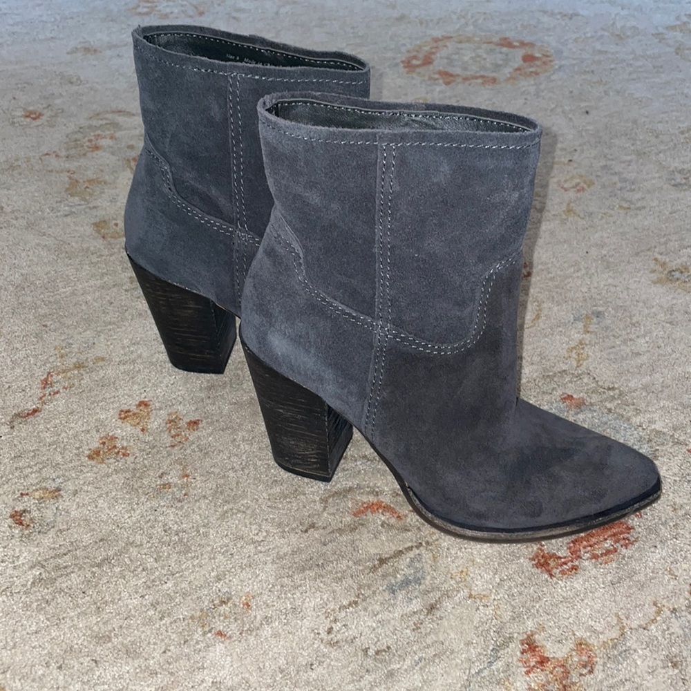 Size 7.5 grey suede Dolce Vita Kelani boot!! Like new only tried on in my home!